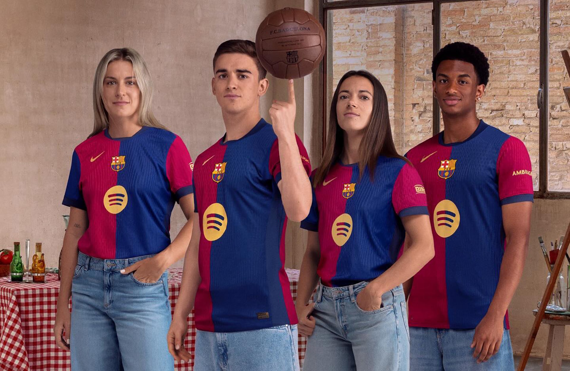 Áo bóng đá Barcelona sân nhà 24/25