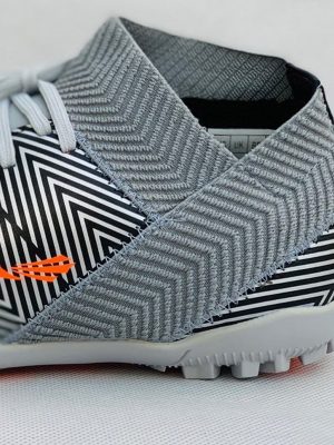 Giày bóng đá nhân tạo mira07 màu bạc