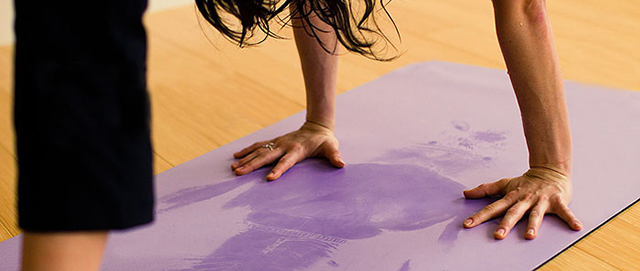 Những công dụng không ngờ tới của khăn trải thảm Yoga